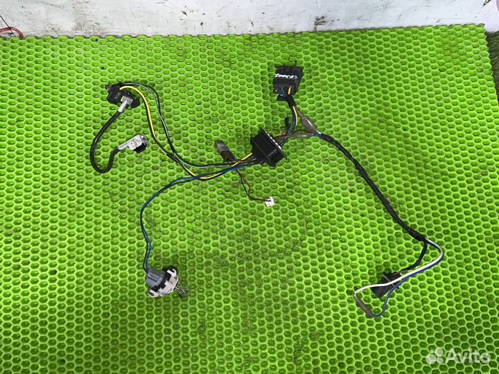 Проводка передней левой фары Cadillac Escalade GMT