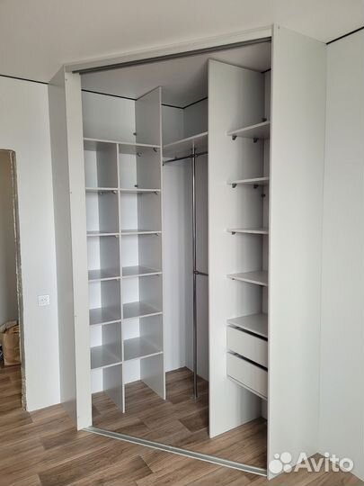 Шкаф купе с зеркалом