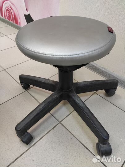 Стул для мастера педикюра бу