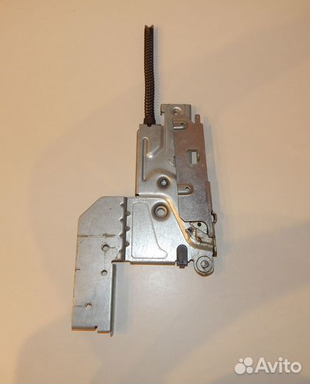 Петля дверцы левая пмм Indesit арт. C00274315