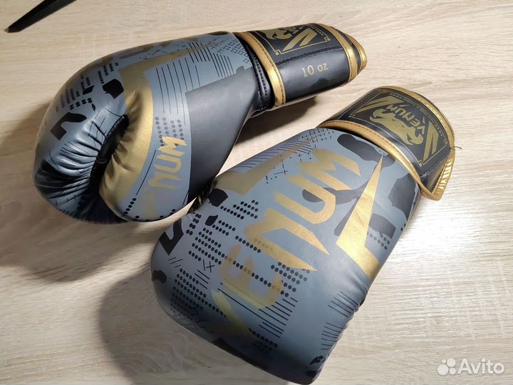 Перчатки для кикбоксинга