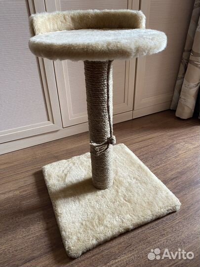 Когтеточка для кошки столбик с лежанкой