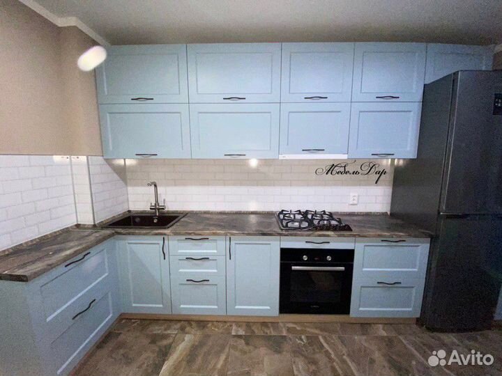 Современный кухонный гарнитур