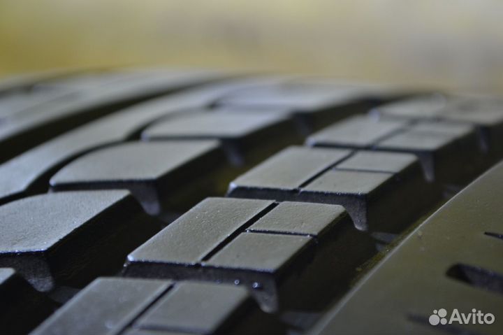 Pirelli P Zero Rosso 245/45 R17