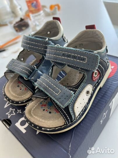 Сандалии для мальчиков 23