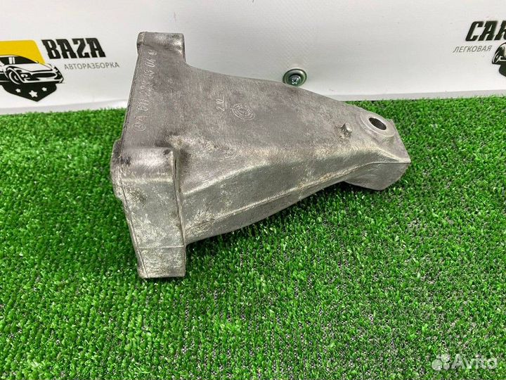 Кронштейн двигателя