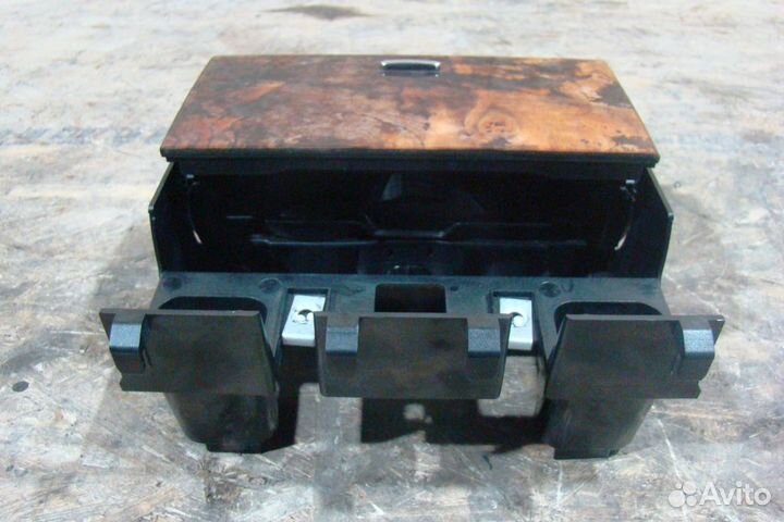 Jaguar XF Подстаканник