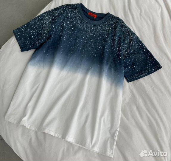 Стильная синяя футболка Hermes со стразами