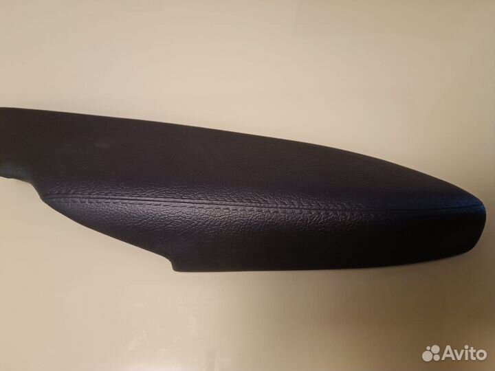 Накладка передней правой двери подлокотника Веста