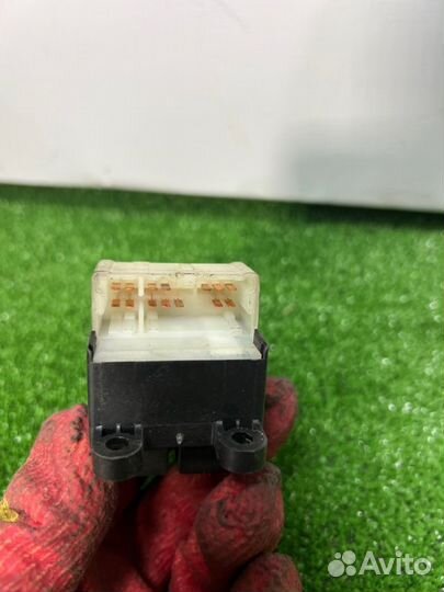 Блок управления стеклоподъемниками передний левый