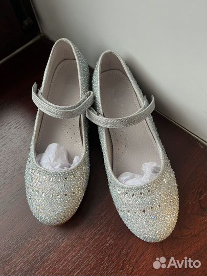 Туфли со стразами 34