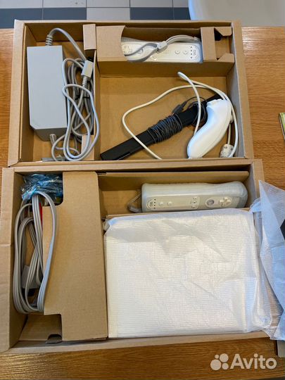 Продам Nintendo Wii + Guitar Hero 3 + 5 игр