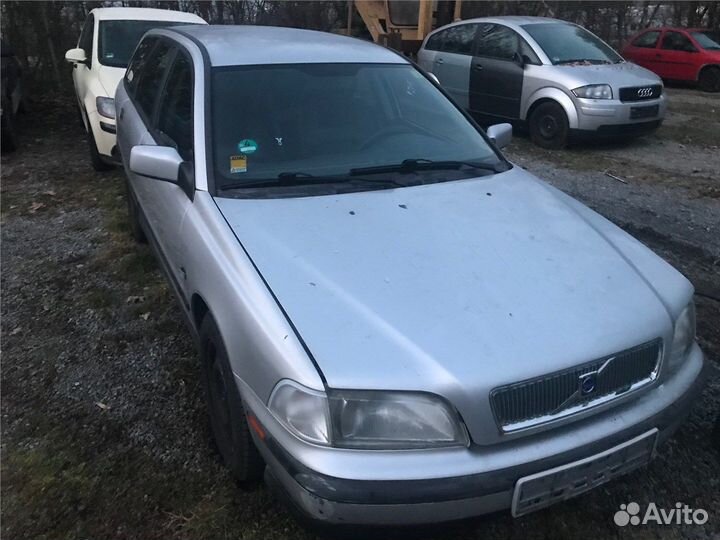 Разбор на запчасти Volvo S40 / V40
