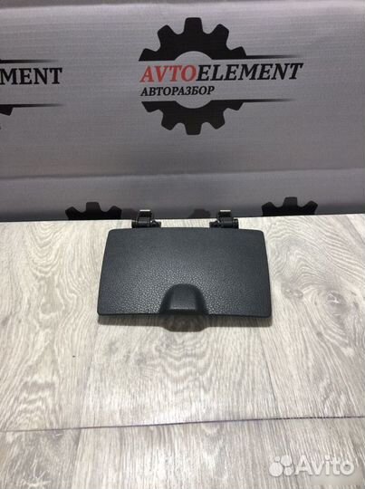 Бардачек верхний Nissan Terrano 3 d10