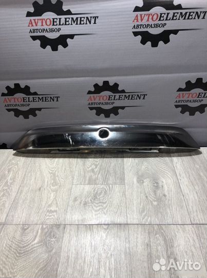 Накладка двери багажника Nisan Terrano 3 D10