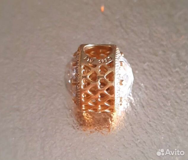 Золотой шарм