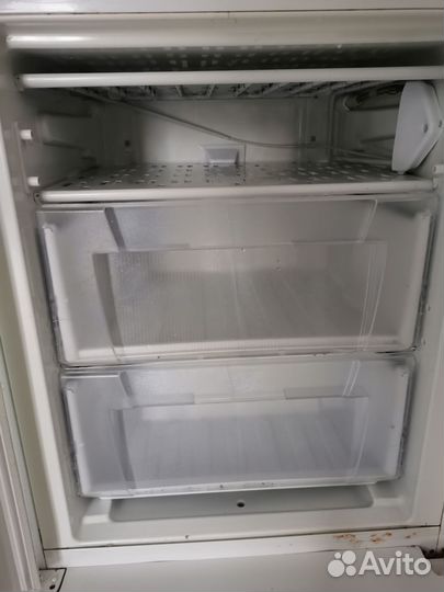Холодильник Indesit
