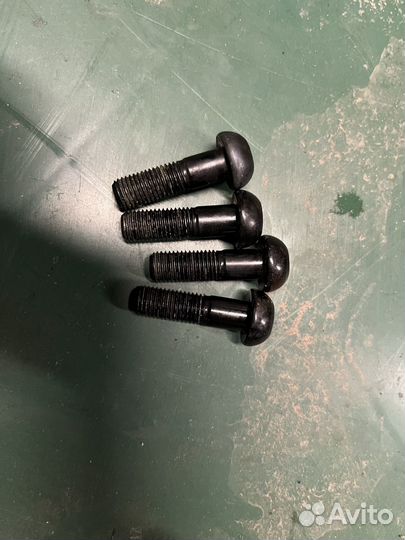 Yamha r1 04-08 болт подрамника