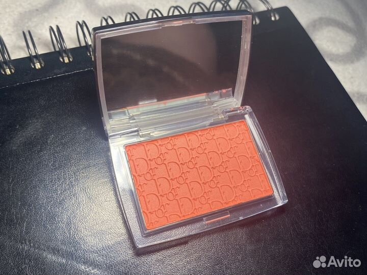 Румяна dior backstage