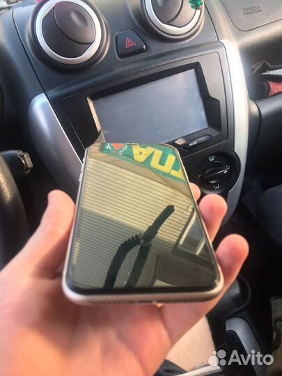 Телефон iPhone 11