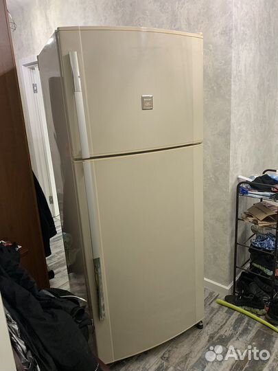 Холодильник sharp