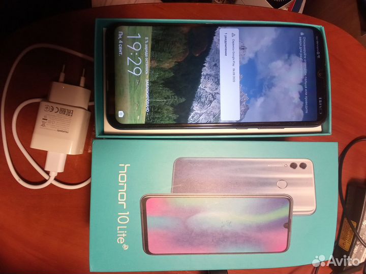 Смартфон Honor 10 Lite