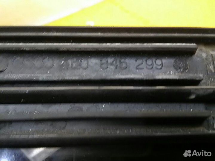 Стекло кузовное глухое левое Q7 (4L)