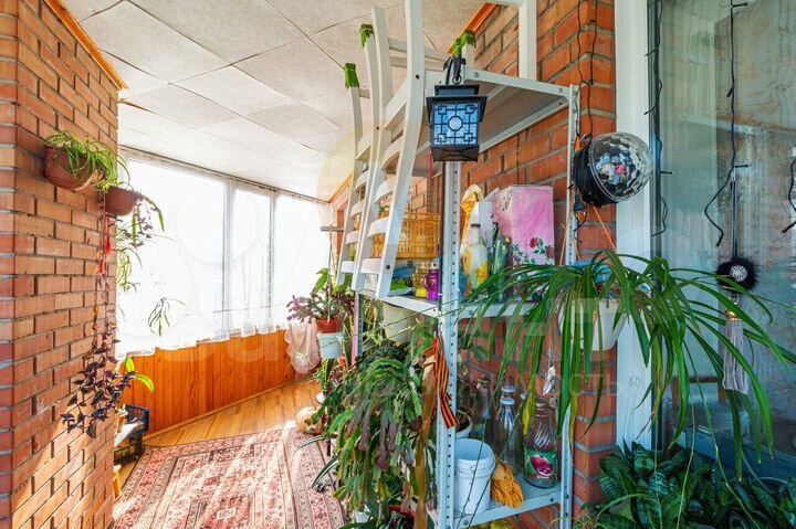 2-к. квартира, 73 м², 1/9 эт.