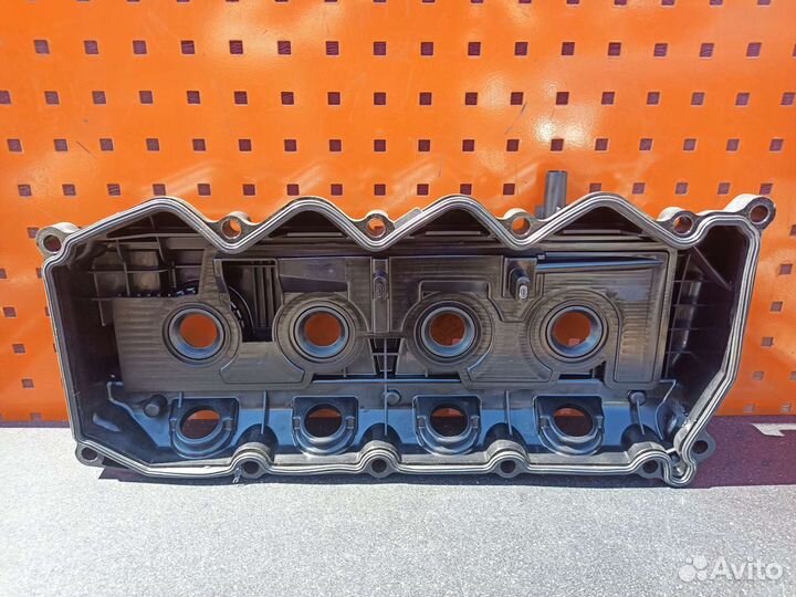 Клапанная крышка Ниссан