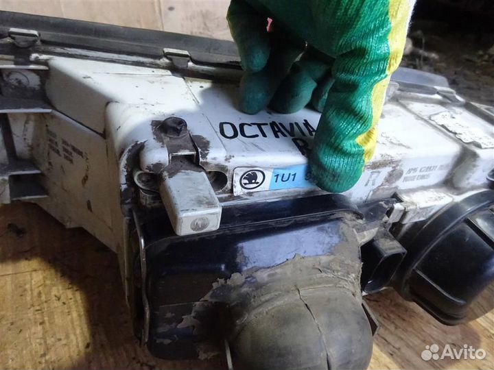 Фара правая skoda Octavia (A4 1U) 2000-2011