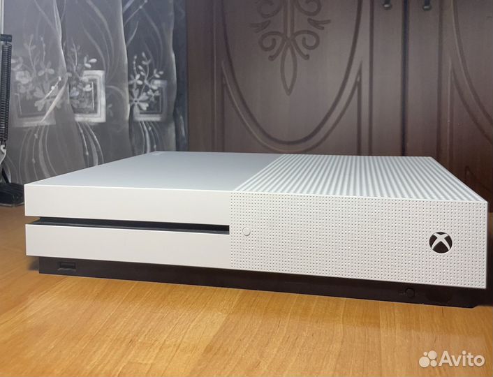 Xbox One S 2 геймпада 1tb