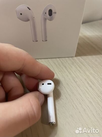 Беспроводные наушники apple airpods 2 с чехлом