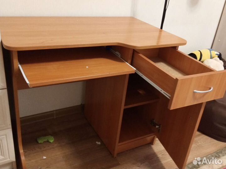 Школьный стол