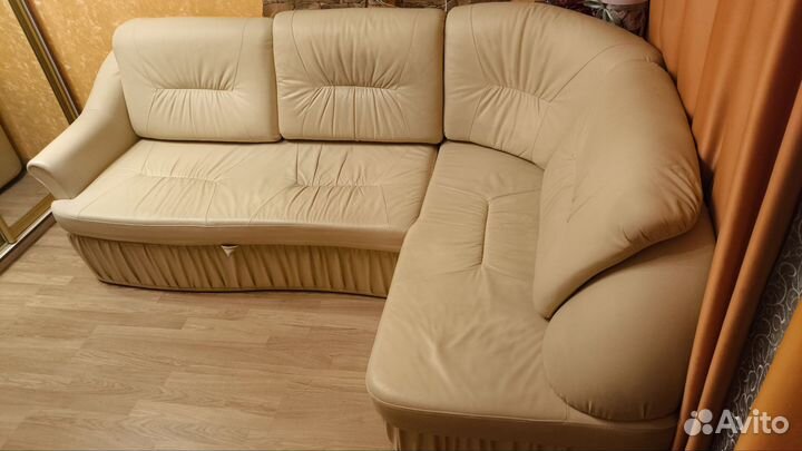 Диван угловой (б/у), отличный внешний вид