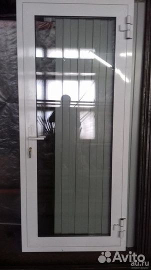 Алюминиевая дверь со стеклом