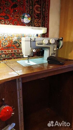 Швейная машинка Чайка-lII