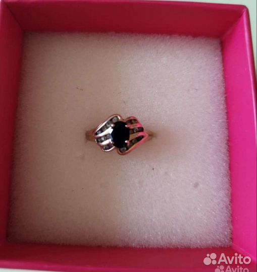 Золотое кольцо с сапфиром