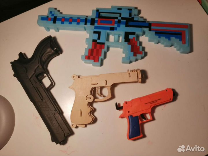 Игрушки пистолеты, бластеры