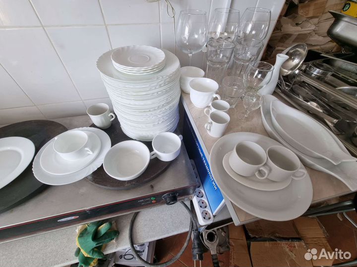 Посуда (ложки, вилки, ножи, тарелки, кастрюли)