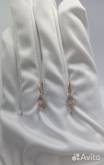 Золотые серьги с камнем