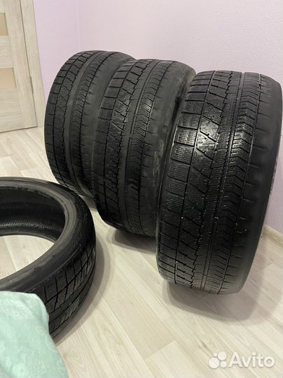 Bridgestone Blizzak VRX 225/40 R18