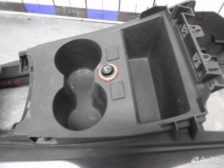 Консоль между сидений Volkswagen Polo CFN 2010