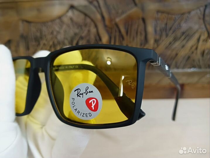 Солнцезащитные очки Ray-Ban