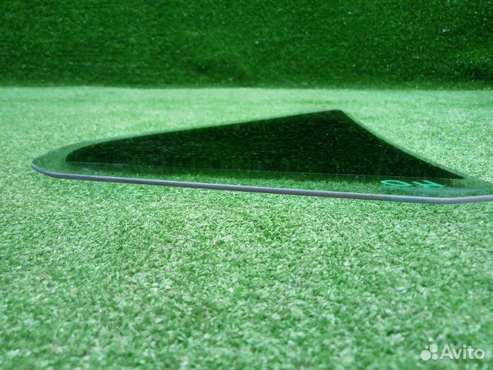 Стекло двери (форточка) заднее левое Mitsubishi