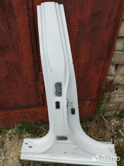 Средняя стойка с порогом Kia Ceed