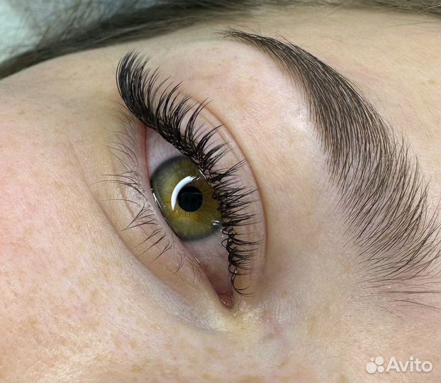 Наращивание ресниц и оформление бровей