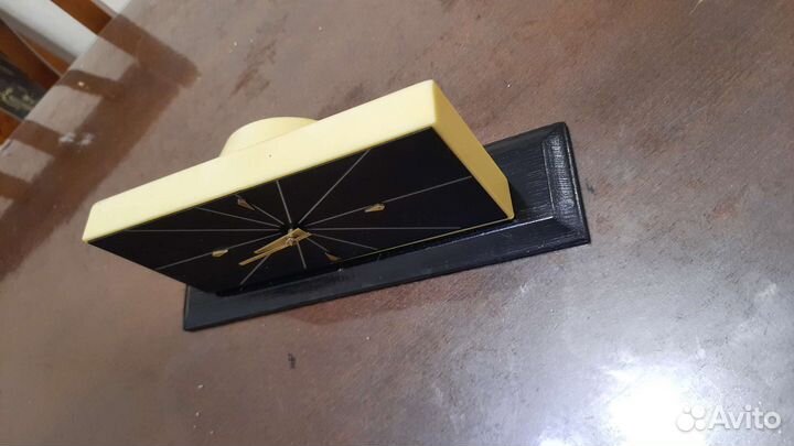 Настольные часы Молния