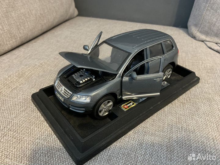 Модель автомобиля burago volkswagen touareg