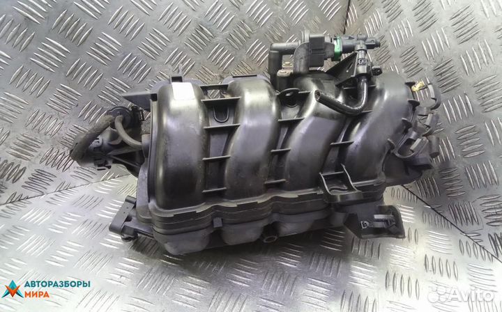 Коллектор впускной Opel Astra J 2010