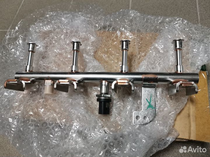 Топливная рампа Jaguar Land Rover